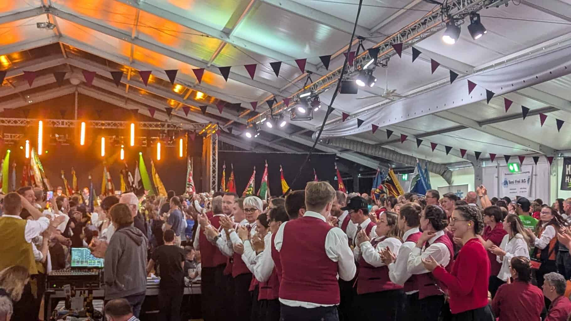 PXL_20250517_173932282 Feststimmung im Zelt!